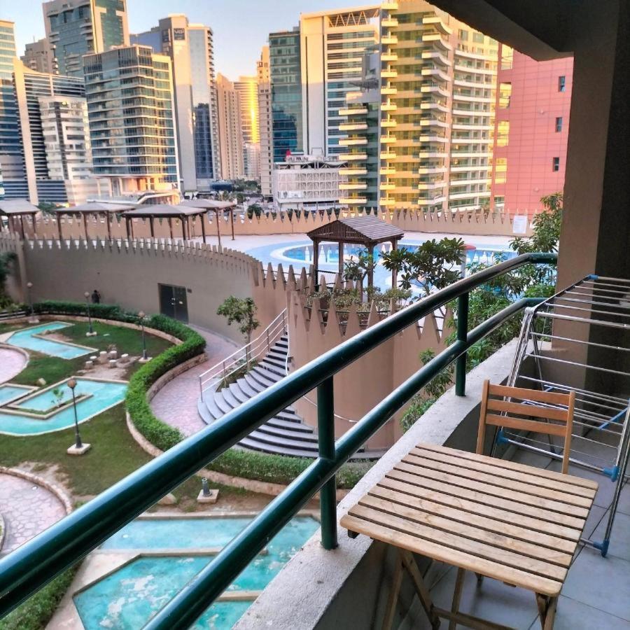 Quiet Partition Room In Tecom Barsha Heights Dubaj Kültér fotó